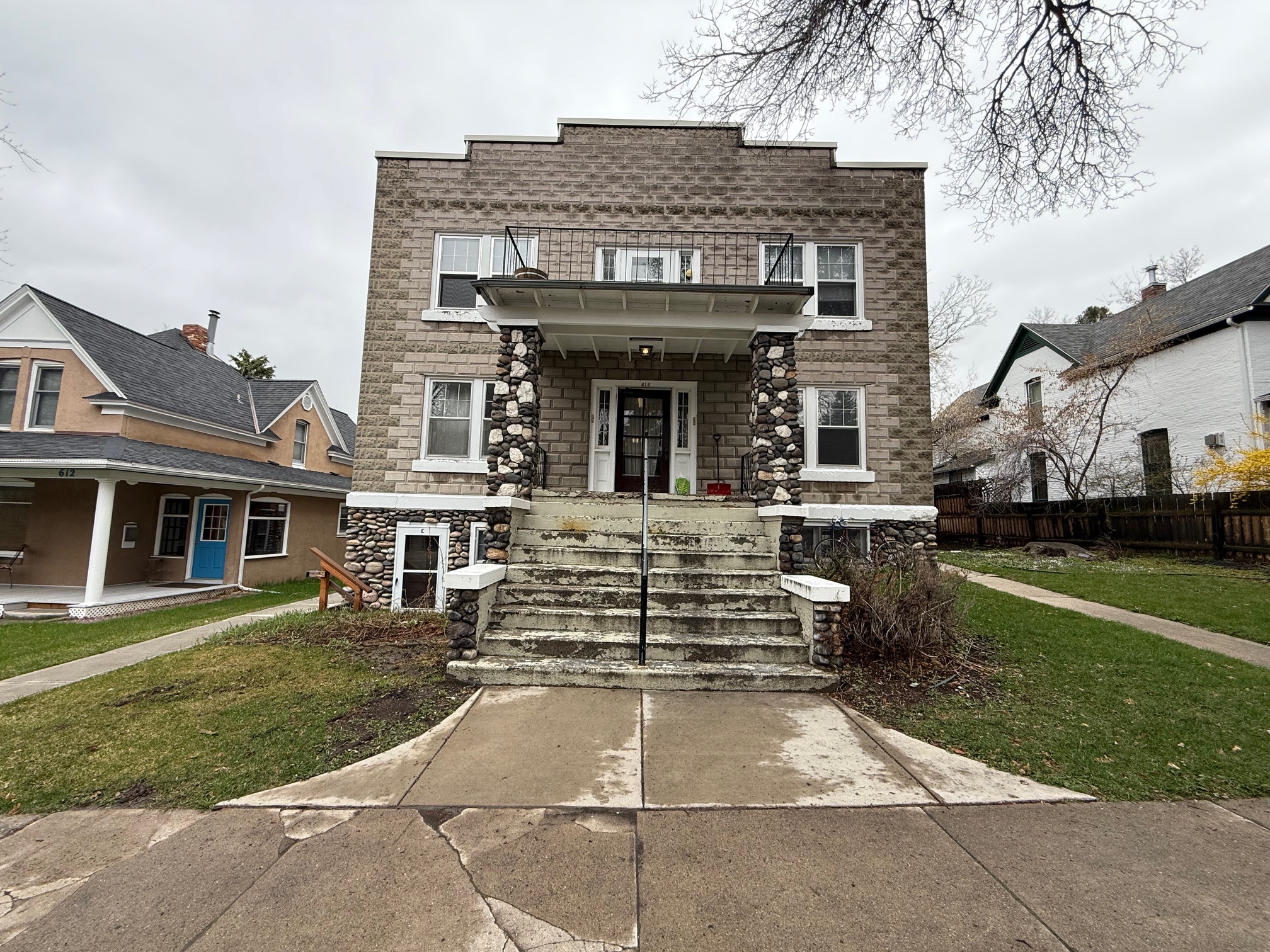 616 South Grand Avenue
